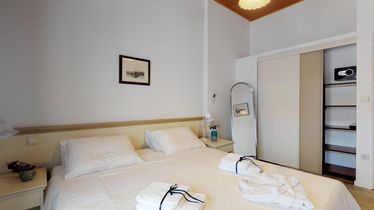 Lora Deluxe Superior 5 Star Apartment, Your Piece Of Heaven By The Sea & Park With Sea & Park View
