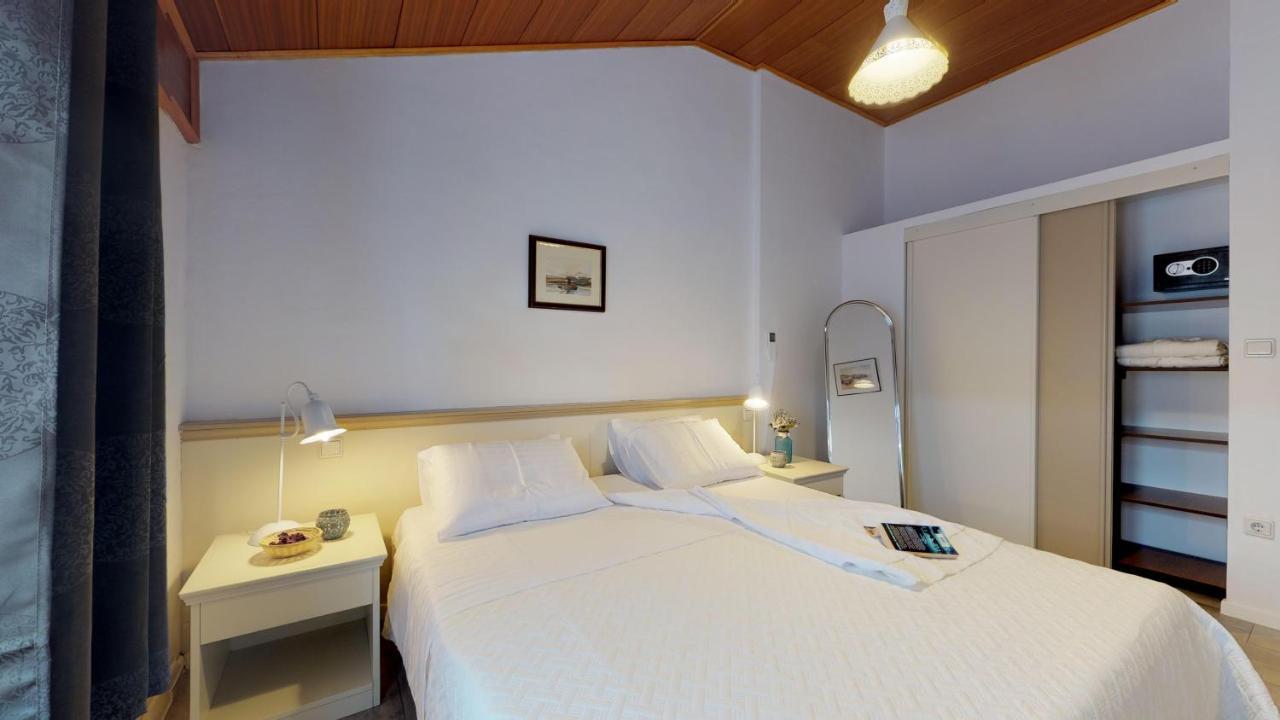Apartment Lora Deluxe Superior 5 Star Apartment, Your Piece Of Heaven By The Sea & Park With Sea & Park View *