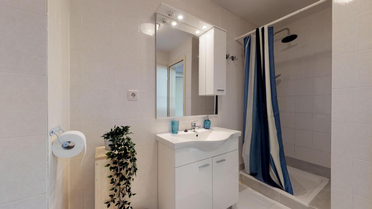 Lora Deluxe Superior 5 Star Apartment, Your Piece Of Heaven By The Sea & Park With Sea & Park View * Novigrad (Istria)
