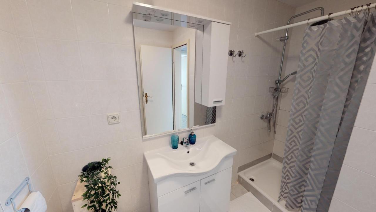 Apartment Lora Deluxe Superior 5 Star Apartment, Your Piece Of Heaven By The Sea & Park With Sea & Park View