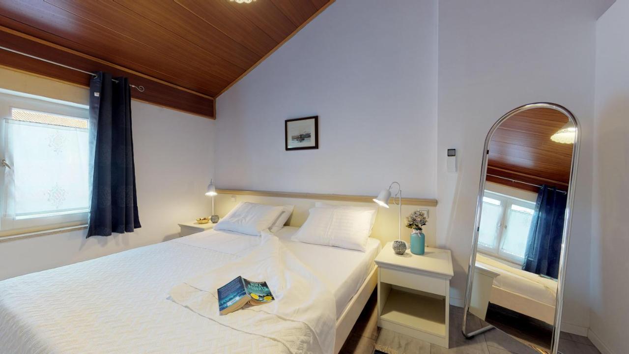Apartment Lora Deluxe Superior 5 Star Apartment, Your Piece Of Heaven By The Sea & Park With Sea & Park View