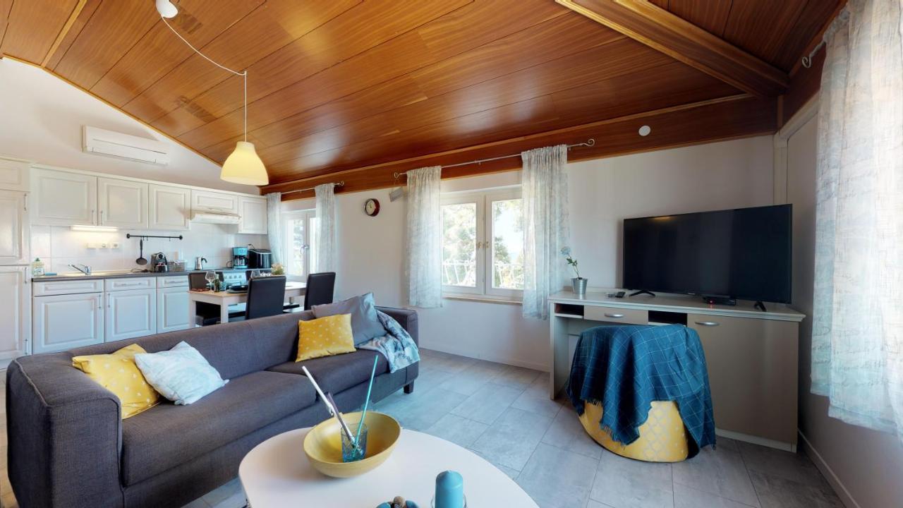 Apartment Lora Deluxe Superior 5 Star Apartment, Your Piece Of Heaven By The Sea & Park With Sea & Park View *