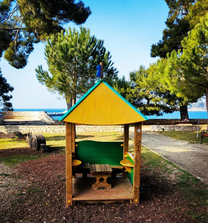 Apartment Lora Deluxe Superior 5 Star Apartment, Your Piece Of Heaven By The Sea & Park With Sea & Park View Novigrad (Istria)